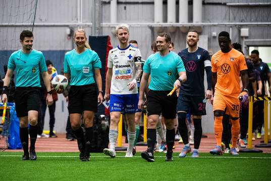 IFK Luleås William Olausson går in på planen