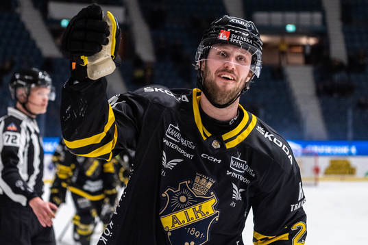 AIKs Erik Flood jublar