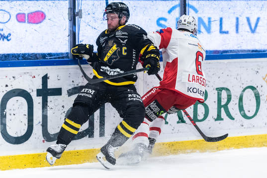 AIKs Christian Sandberg och Västerviks Viktor Larsson