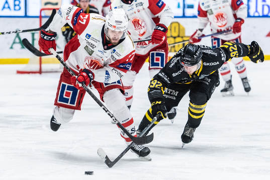 Västerviks Simon Suoranta och AIKs Zion Nybeck