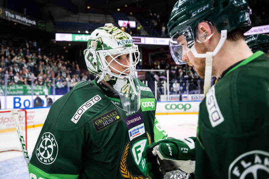 Färjestads målvakt Matthew Tomkins och Marcus Westfält