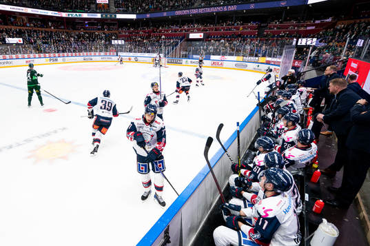 Linköpings Markus Hännikäinen deppar med lagkamrater