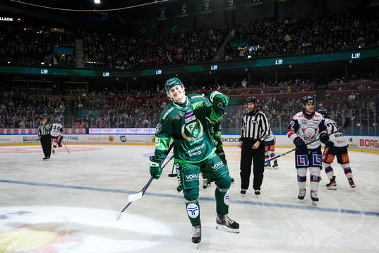 Färjestads Lucas Forsell jublar