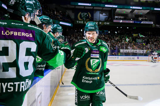 Färjestads Theodor Lennström jublar