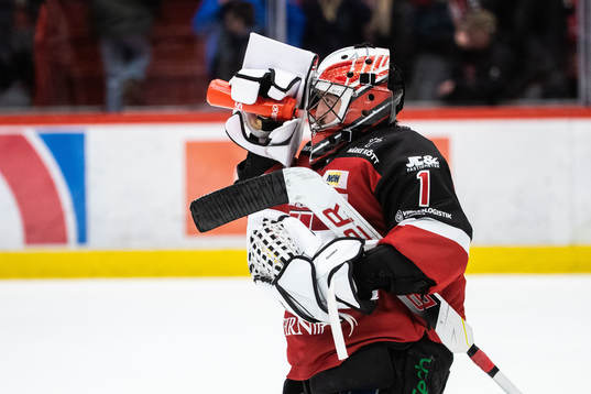 Örebros målvakt Jhonas Enroth deppar