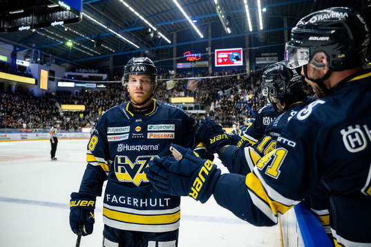HV71s Joonas Nättinen jublar