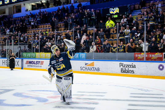 HV71s målvakt Joni Ortio jublar