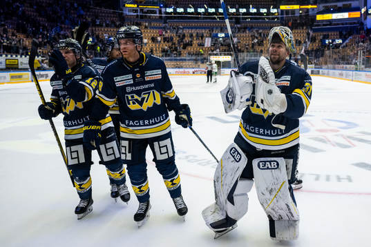 HV71s Kalle Maalahti, Joonas Nättinen och målvakt Joni