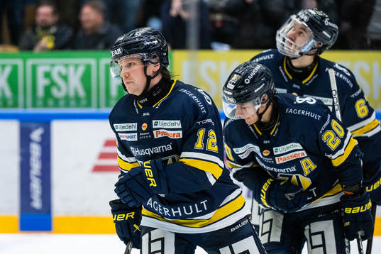 HV71s Kalle Maalahti jublar