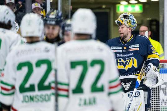 HV71s målvakt Joni Ortio jublar