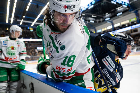 Rögles Dennis Everberg och HV71s Victor Sjöholm