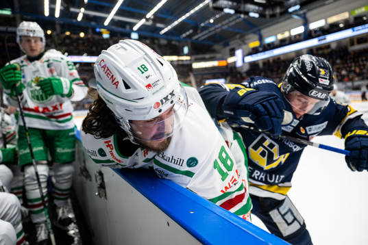 Rögles Dennis Everberg och HV71s Victor Sjöholm