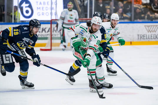 HV71s Sam Vigneault och Rögles Dennis Everberg