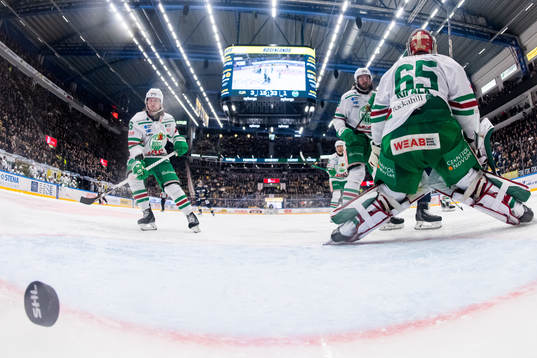 HV71s Kalle Maalahti (ej i bild) gör 4-1 bakom Rögles