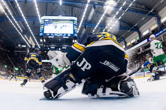 Rögles Michael Kapla reducerar till 2-1 bakom HV71s