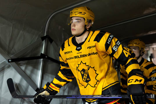 Skellefteås Elias Salomonsson innan  ishockeymatchen i SHL