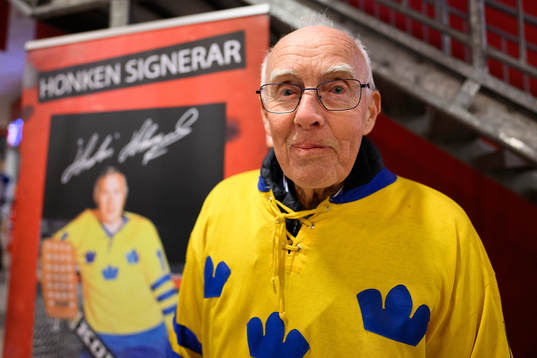 Leif ”Honken” Holmqvist signerar sin nya bok
