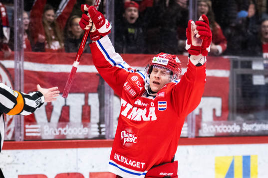Timrås Olli Palola jublar