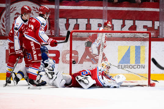 Leksands Peter Cehlarik (ej i bild) gör 3-1 bakom Timrås