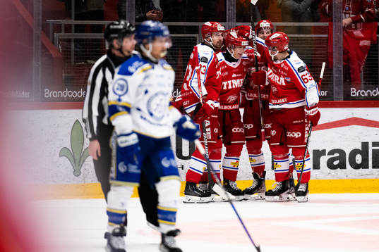 Timrås Olli Palola jublar