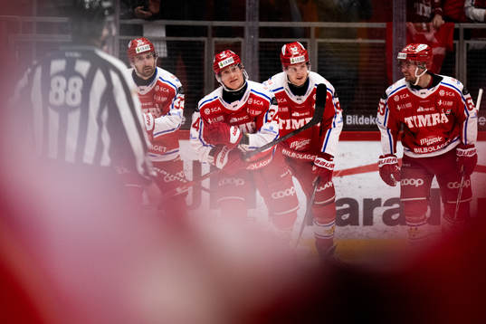 Timrås Olli Palola jublar