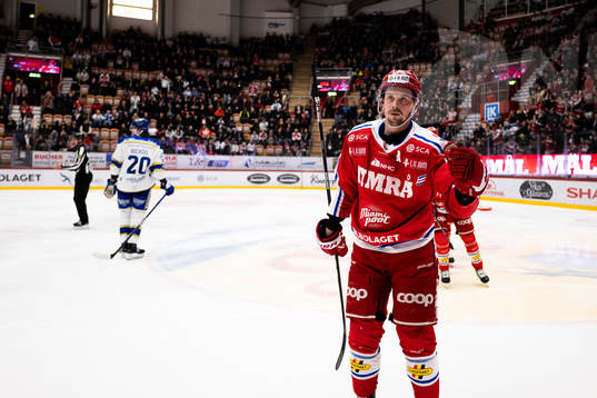 Timrås Jonathan Dahlén jublar