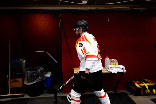 Brynäs Anton Rödin lämnar uppvärmningen