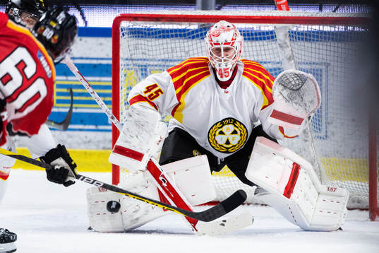 Brynäs målvakt Jussi Olkinuora just före Luleås 2-1