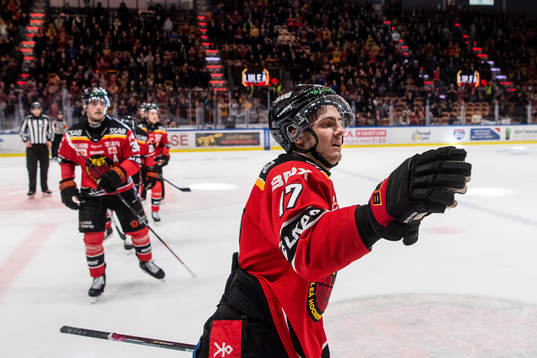 o230228 Luleås Isac Brännström jublar