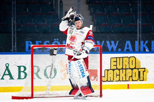 Västerviks målvakt Emil Kruse deppar