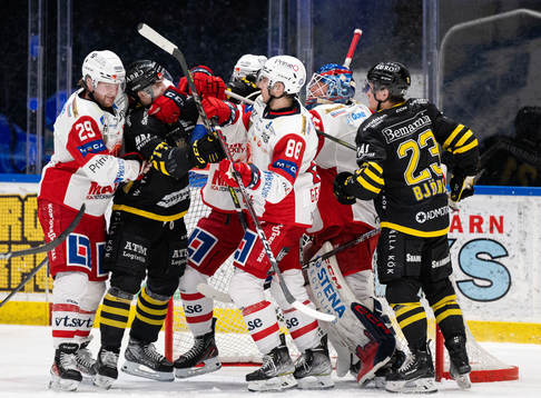 Bråk mellan AIKs William Ignberg Nilsson och Västerviks