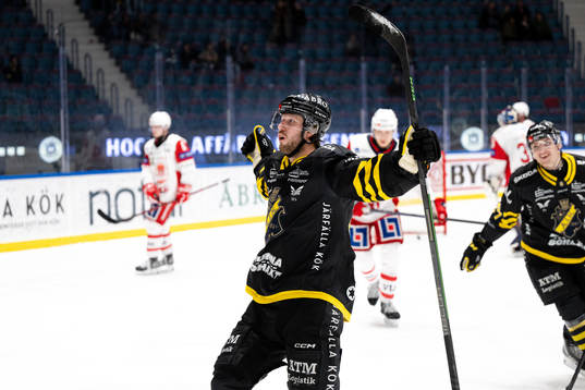 AIKs Erik Flood jublar