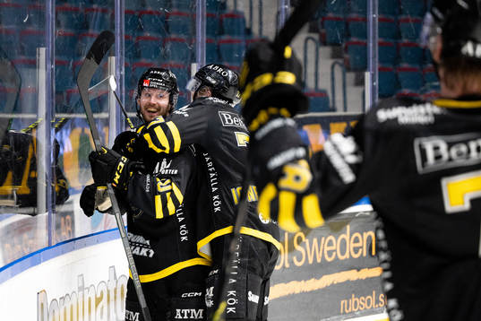 AIKs Erik Flood jublar