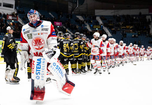 Västerviks målvakt Emil Kruse deppar
