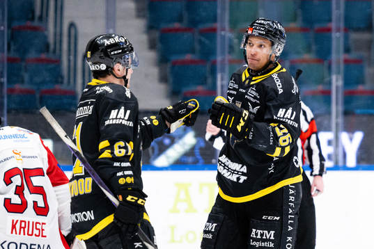 AIKs Adam Rockwood och Oscar Nord jublar