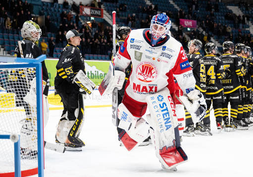 Västerviks målvakt Emil Kruse deppar