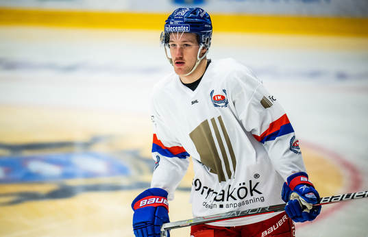 Oskarshamns Nace Langus ishockeymatchen i SHL mellan