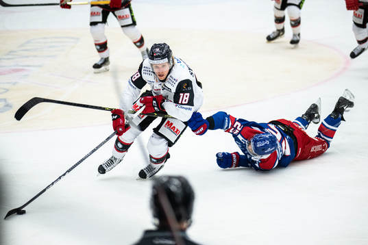 Malmö Redhawks Marcus Sylvegård och Oskarshamns Johannes