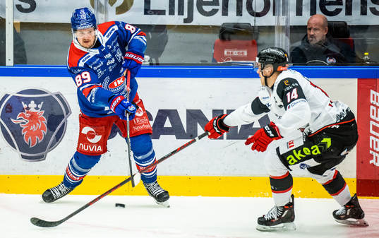 Oskarshamns Patrik Karlkvist och Malmö Redhawks Carl-Johan