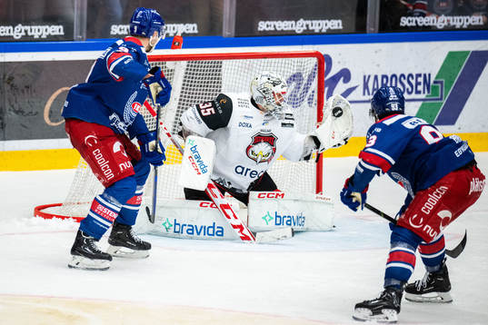 Oskarshamns Ahti Oksanen och Cameron Brace mot Malmö