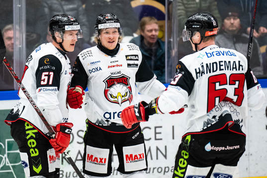 Malmö Redhawks Marcus Sylvegård jublar med lagkamrater