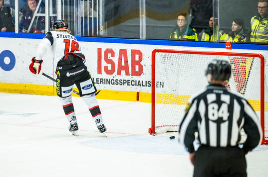 Malmö Redhawks Marcus Sylvegård jublar