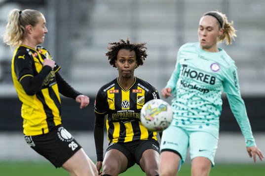 Häckens Alexandra Larsson och Hanna Lofthammar mot Jitex