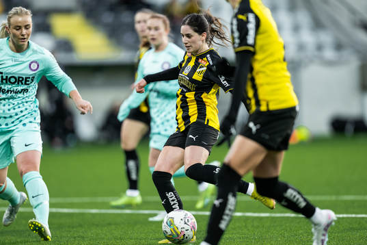 Häckens Clarissa Larisey gör 1-0