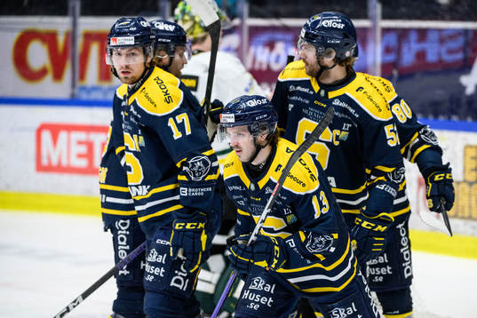 Södertäljes Patrick Newell jublar