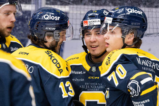 Södertäljes Lucas Carlsson jublar