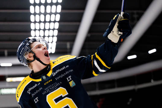 Södertäljes Albert Sjöberg jublar