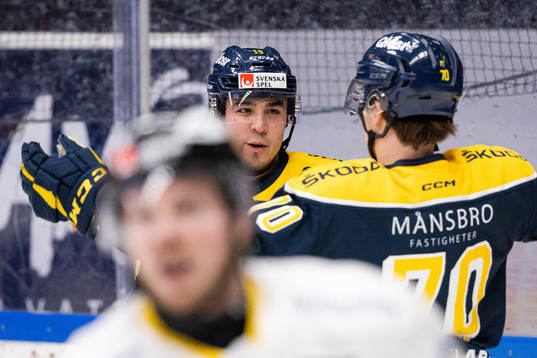 Södertäljes Lucas Carlsson jublar