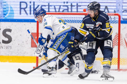 Leksands Justin Glenn Kloos och HV71s Nicholas Shore
