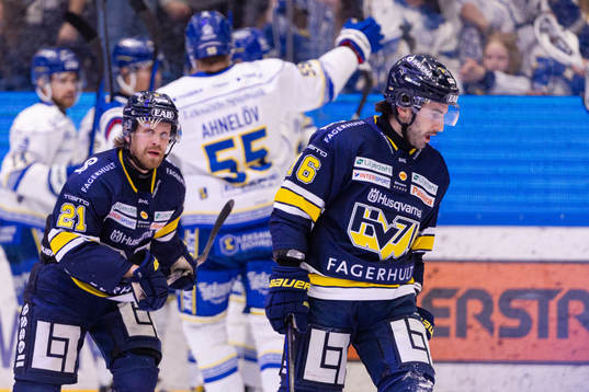 HV71s Mattias Tedenby och Joseph Laleggia deppar